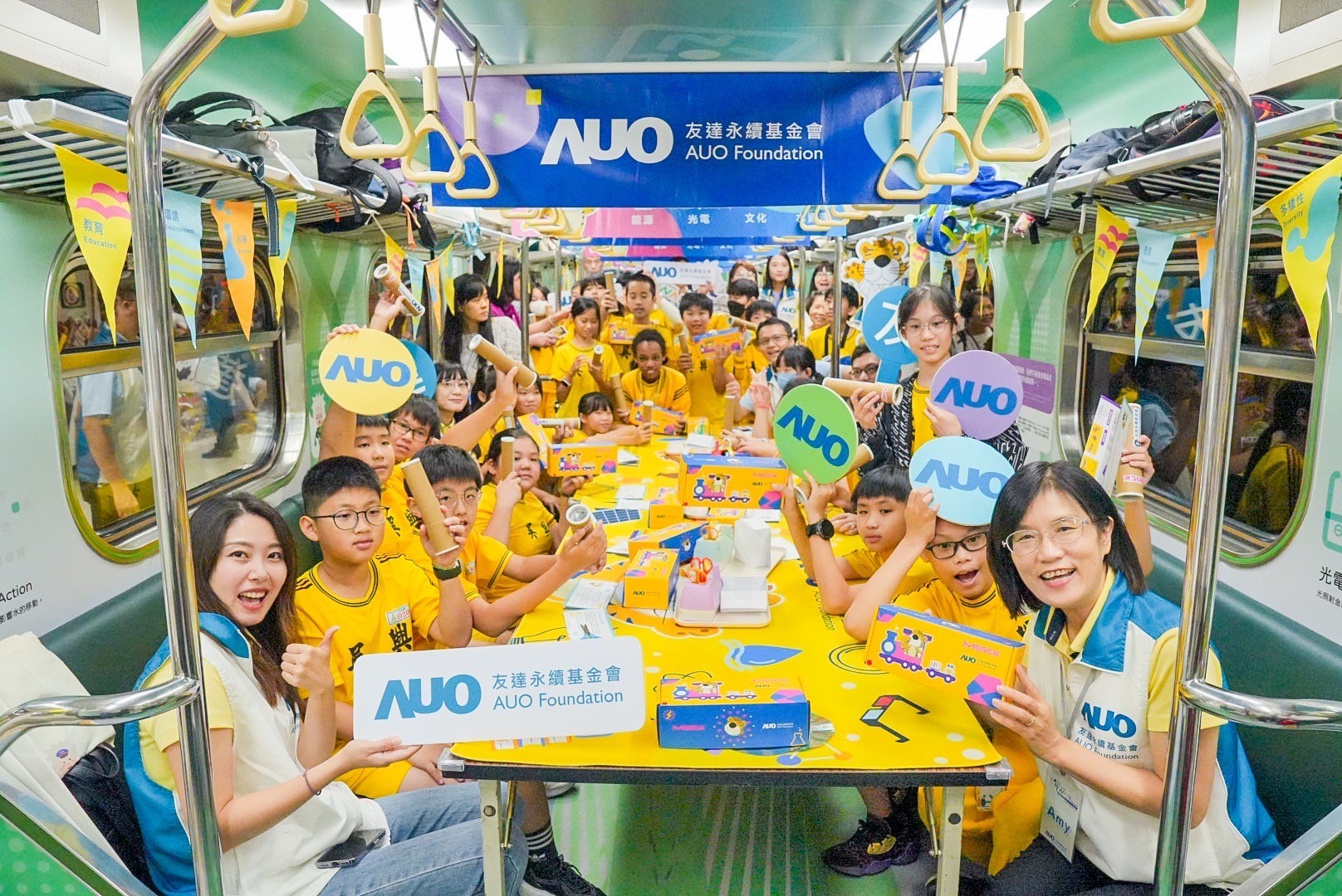 友達永續基金會響應國科會推動的「臺灣科普環島列車」正式啟航，透過「生活中的科學」車廂課程設計，展開為期6天巡迴全臺17個縣市、停靠32站的移動式科普之旅